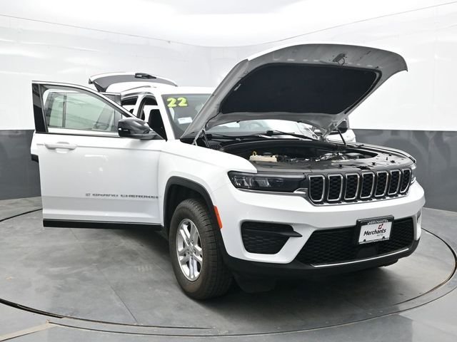 Used 2022 White Jeep Laredo image 49