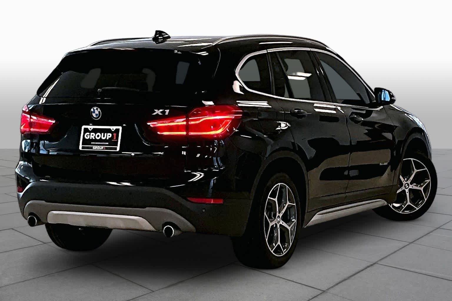 Used 2017 Jet Black BMW sDrive28i image 11