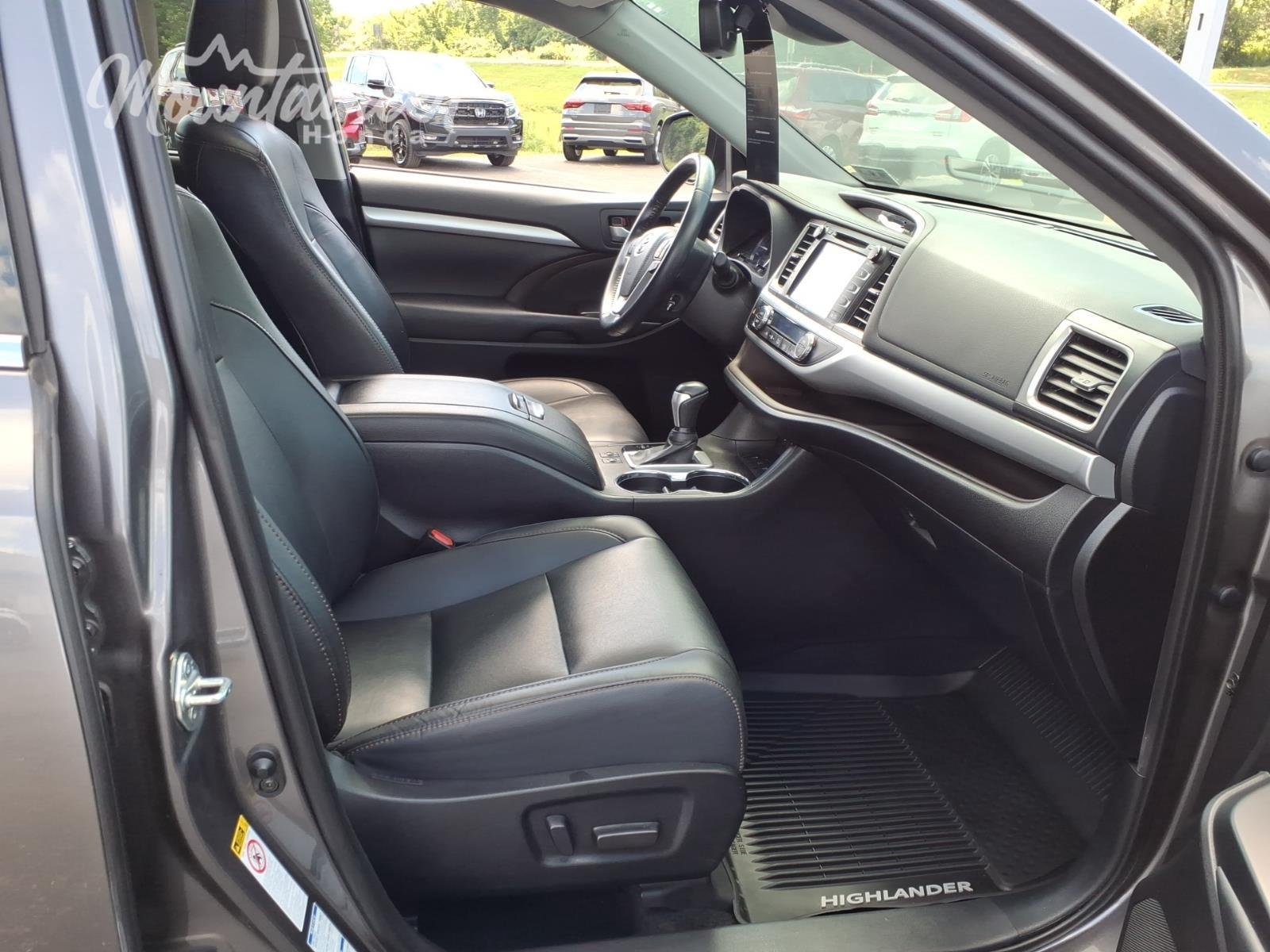 Used 2019 Predawn Gray Mica Toyota XLE image 19