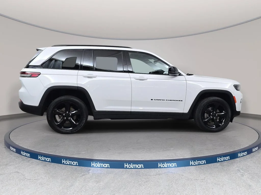 Used 2023 Bright White Clearcoat Jeep Altitude X image 5