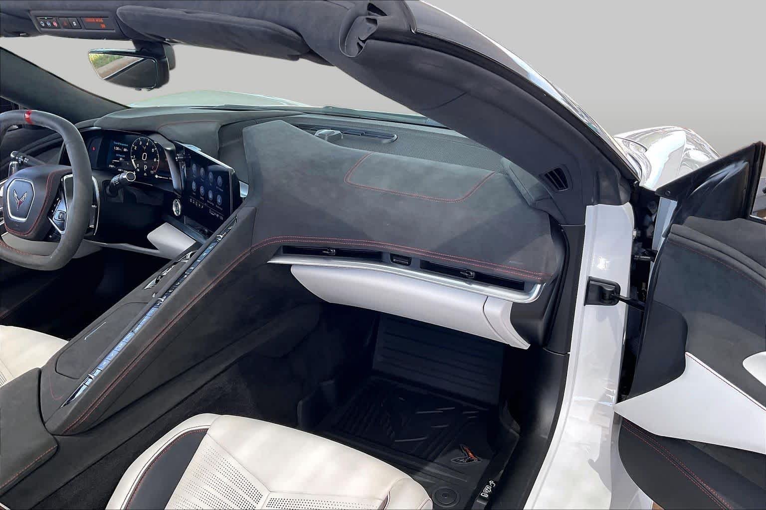 Used 2023 WHITE PEARL METALLIC TRICOAT Chevrolet 3LT image 16