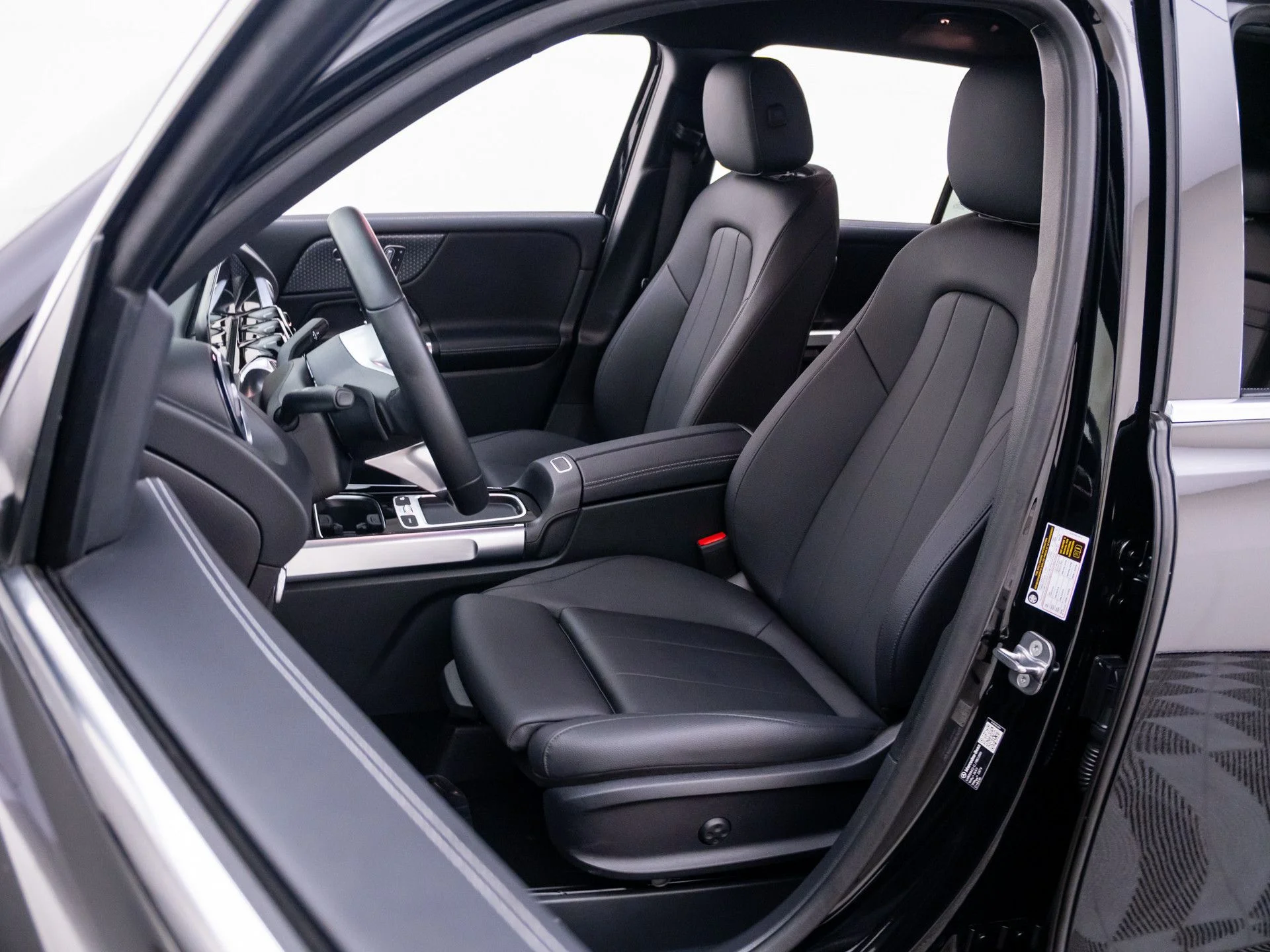 Used 2026 Black Mercedes-Benz GLB 250 image 15