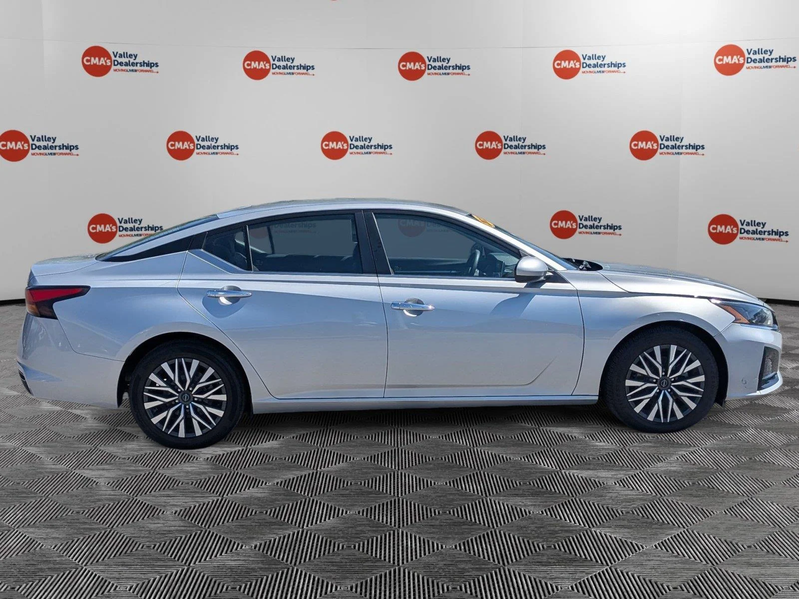 Used 2023 Brilliant Silver Metallic Nissan 2.5 SV image 4