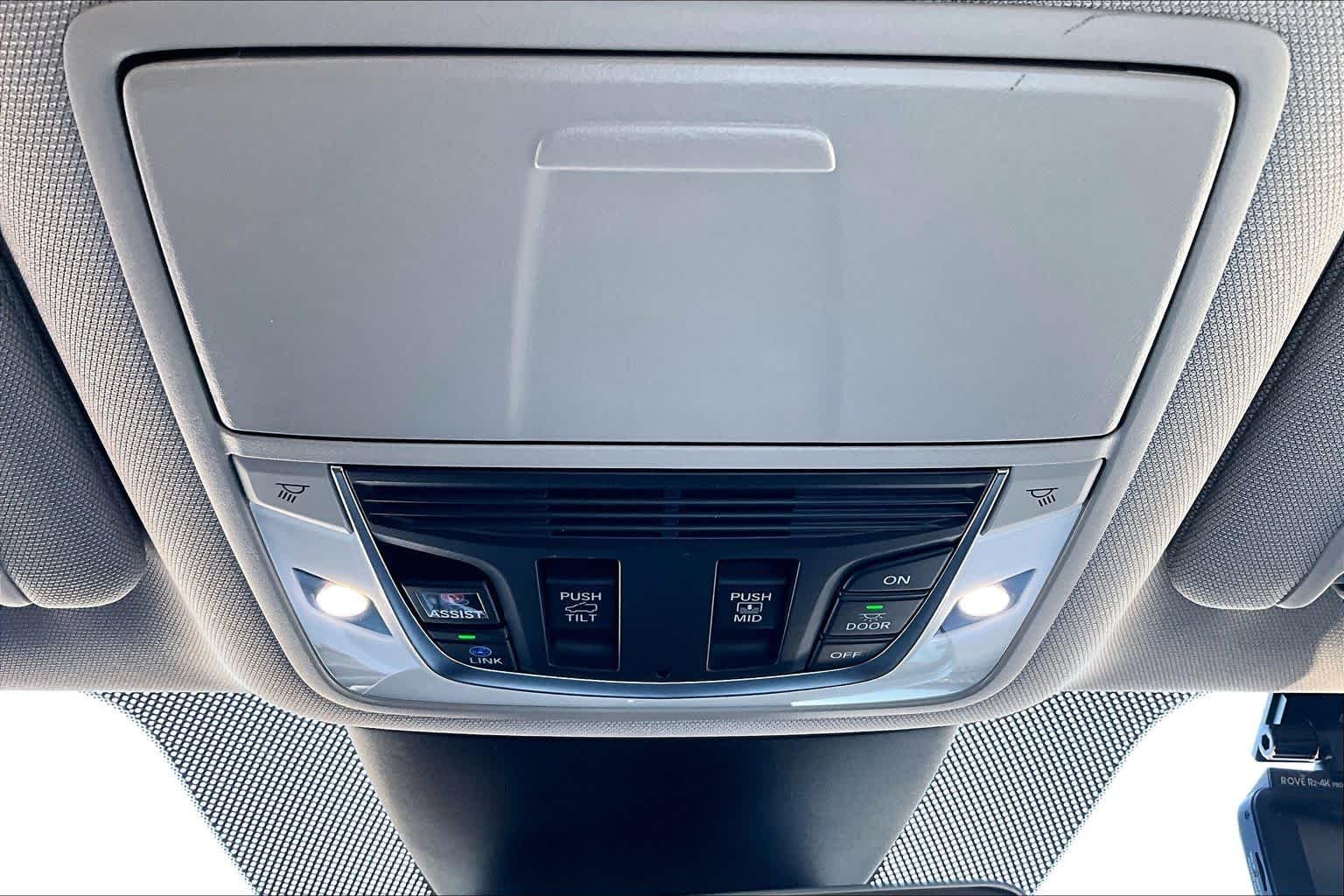 Used 2024 Majestic Black Pearl Acura w/Advance Package image 37