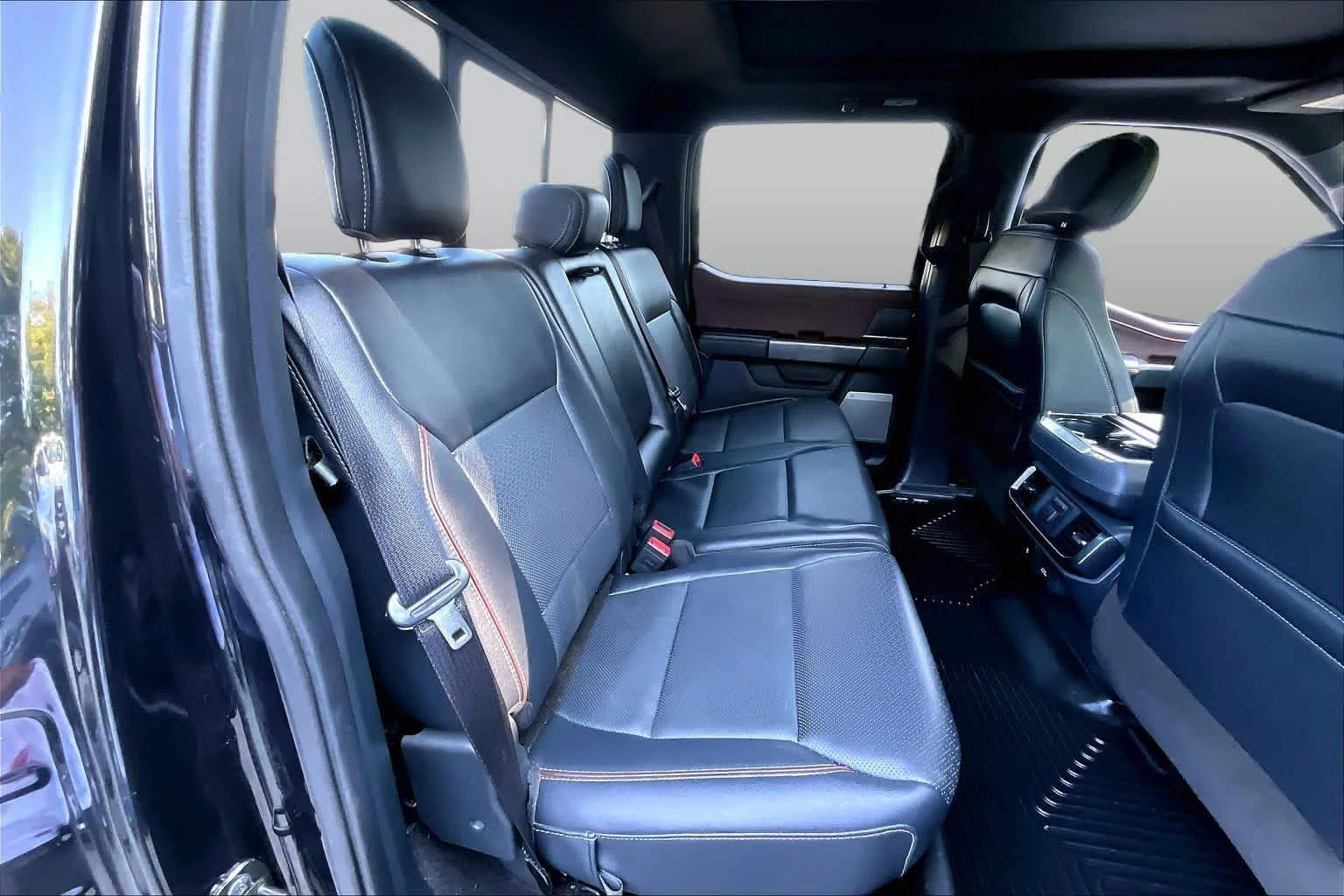 Used 2022 Agate Black Ford LARIAT image 18