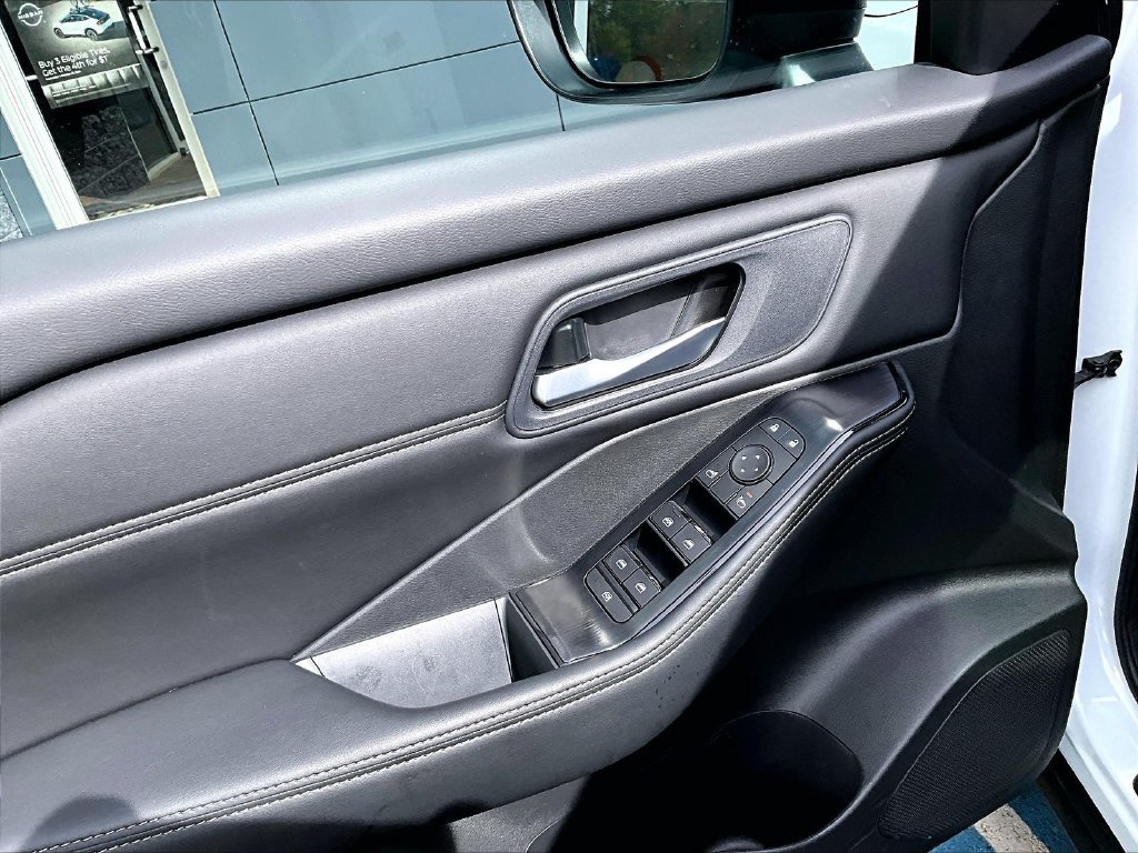 Used 2026 White Nissan Dark Armor image 10