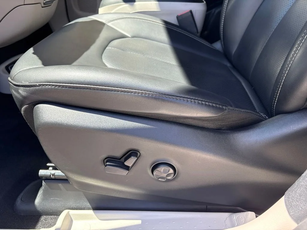 Used 2023 Silver Chrysler Touring L image 13