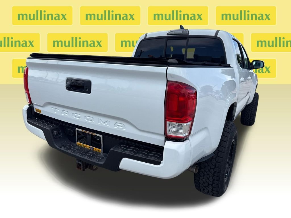Used 2016 White Toyota SR5 image 4