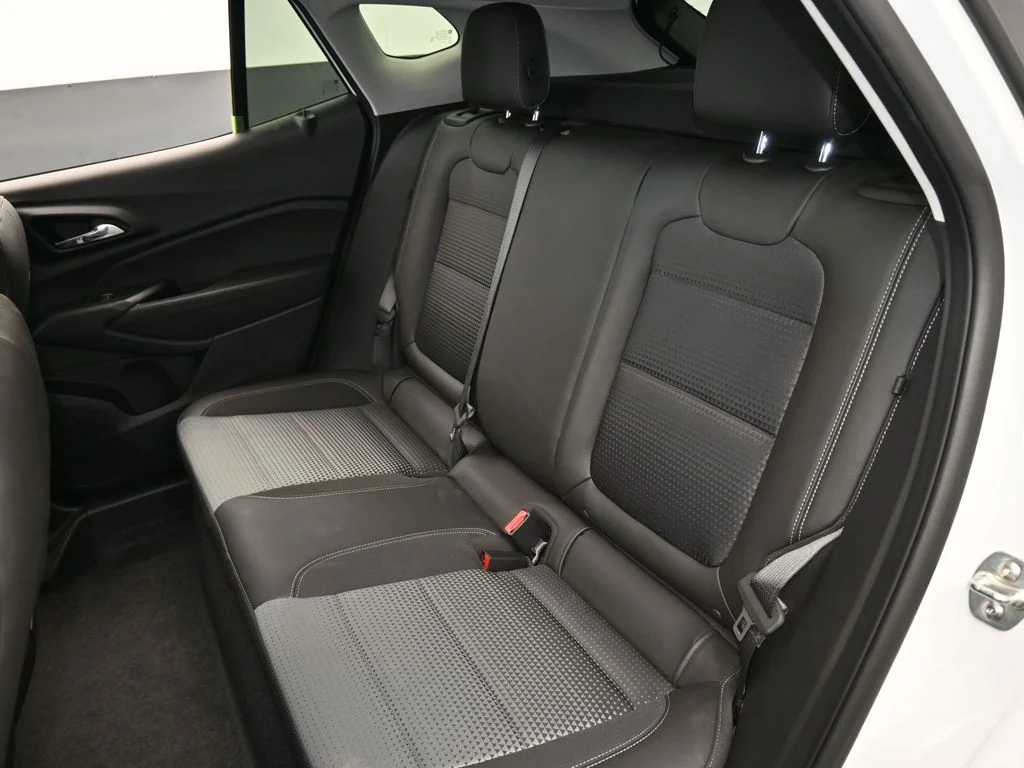 Used 2025 Summit White Chevrolet LT image 36