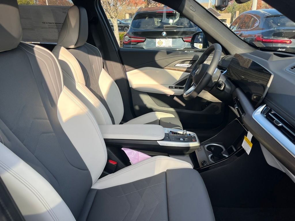 Used 2026 Blue BMW xDrive28i image 33