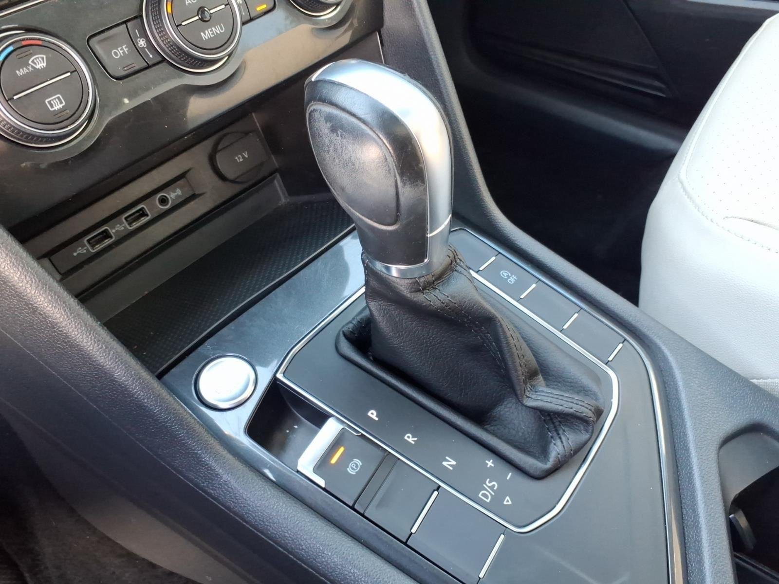 Used 2018 Platinum Gray Metallic Volkswagen SEL image 7