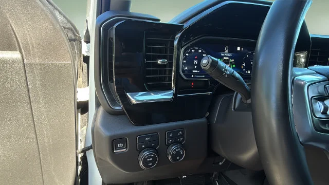 Used 2024 Summit White Chevrolet LT image 25