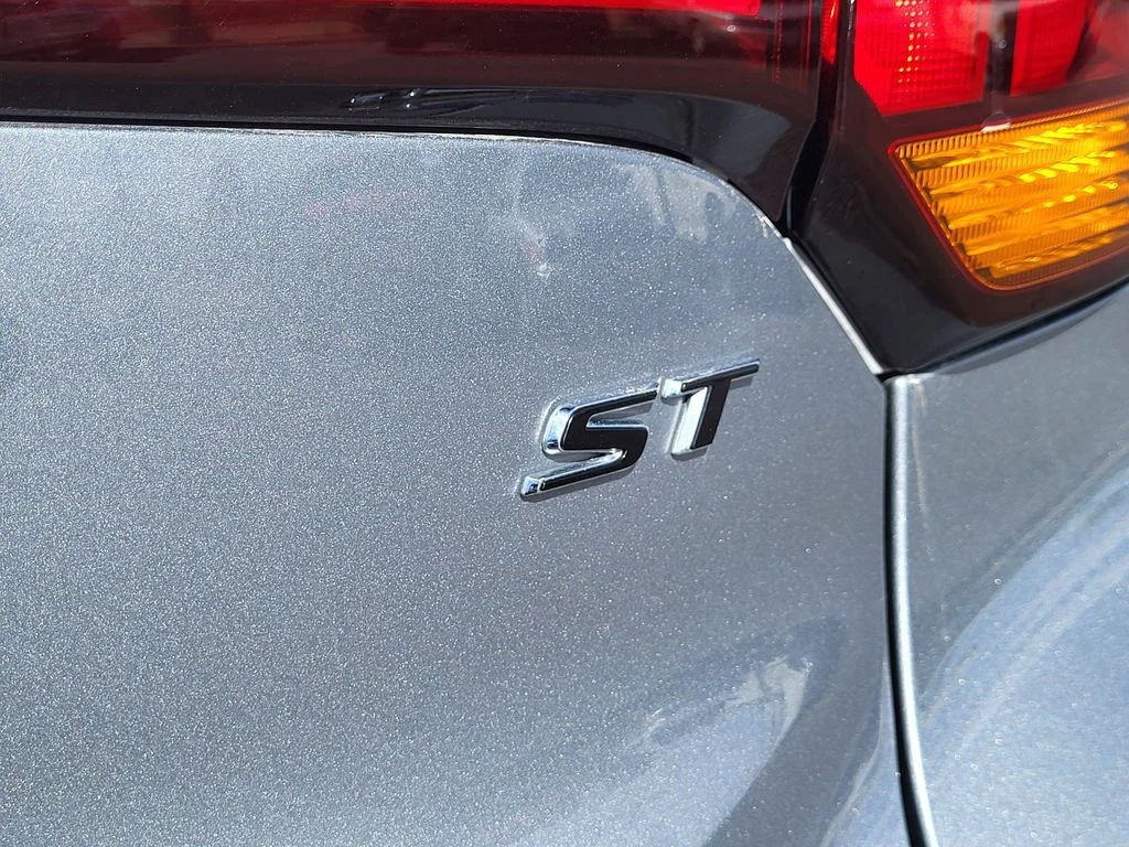 Used 2023 Moonstone Gray Metallic Buick Select image 9