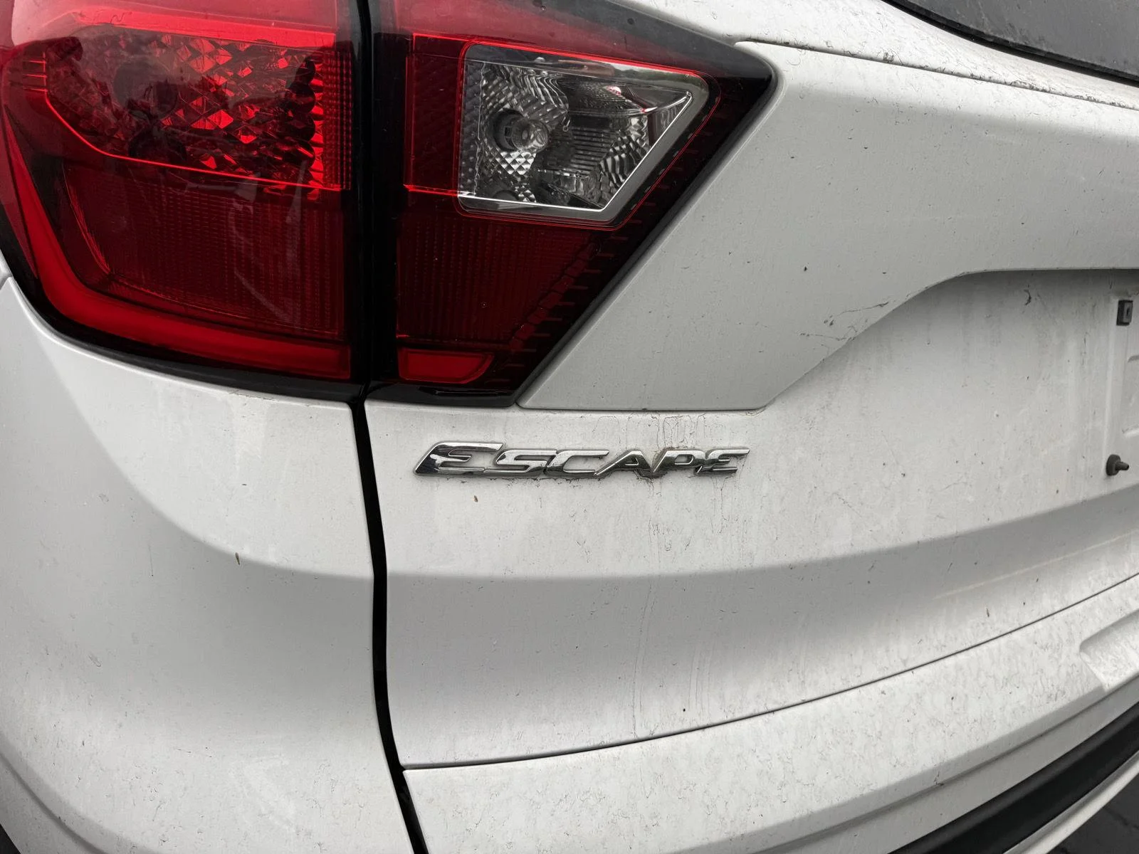 Used 2019 Wh Ford SE image 8