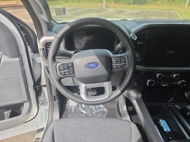 New 2026 Oxford White Ford XLT image 45