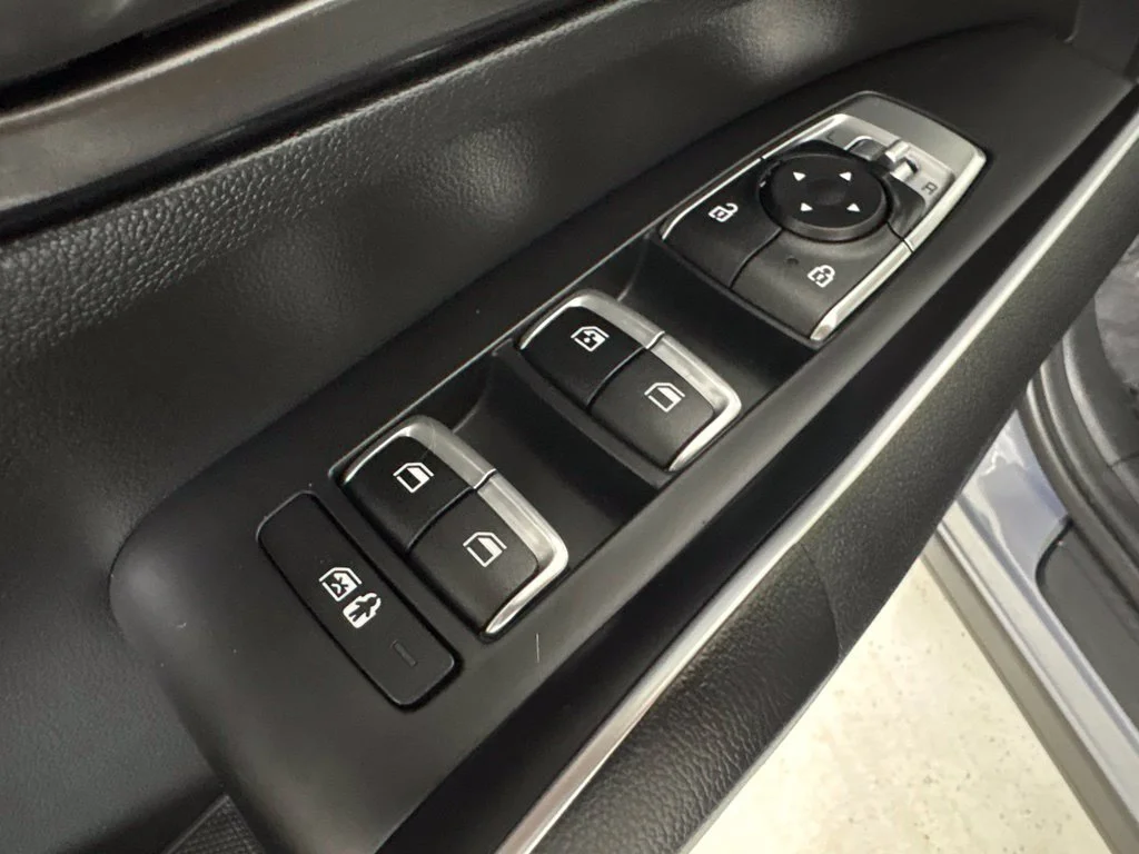 Used 2023 Silver Kia S image 21