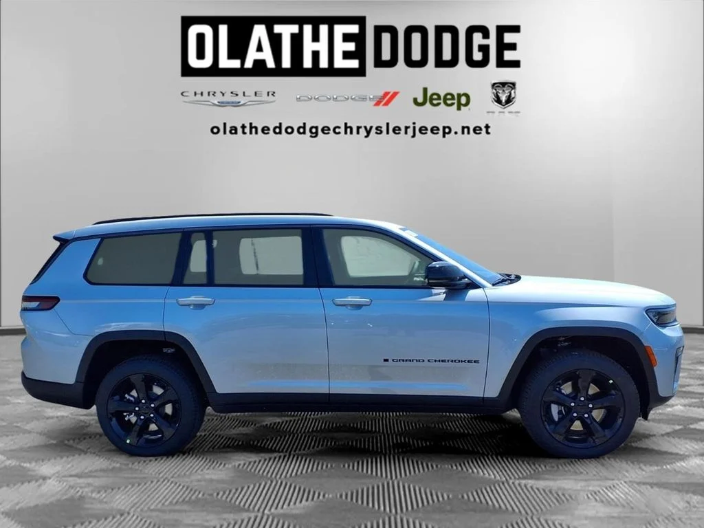 New 2026 Silver Zynith Exterior Paint Jeep Limited image 29