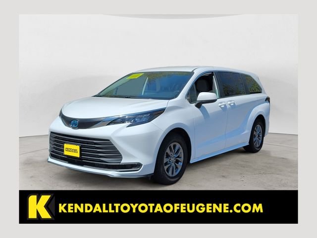 2025 Toyota Sienna LE