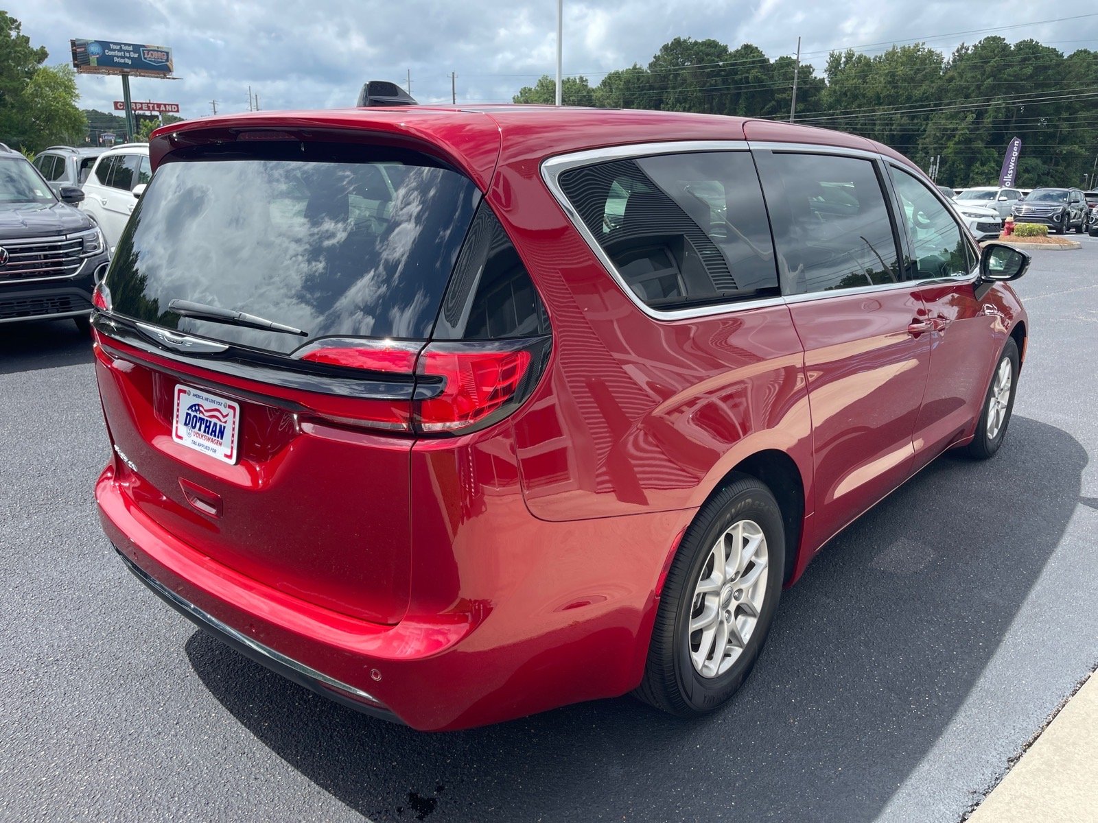 Used 2025 Red Hot Pearl Coat Chrysler Select image 15