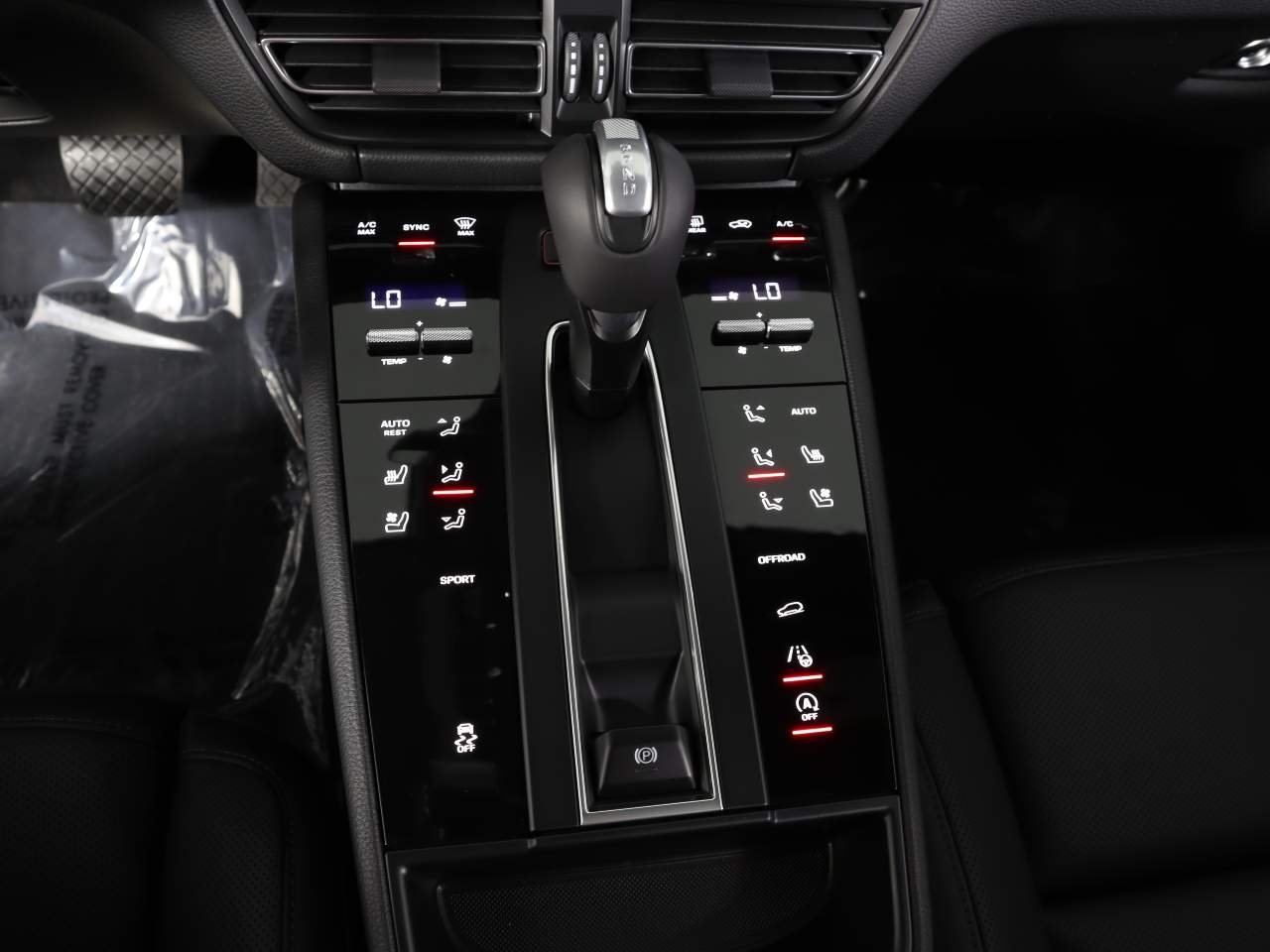 2025 Porsche Macan - Photo 15