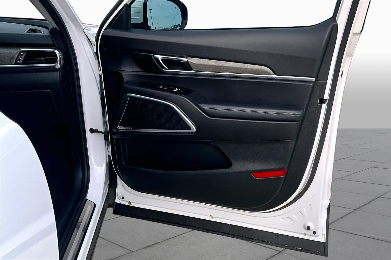 Used 2022 Glacial White Pearl Kia SX image 21