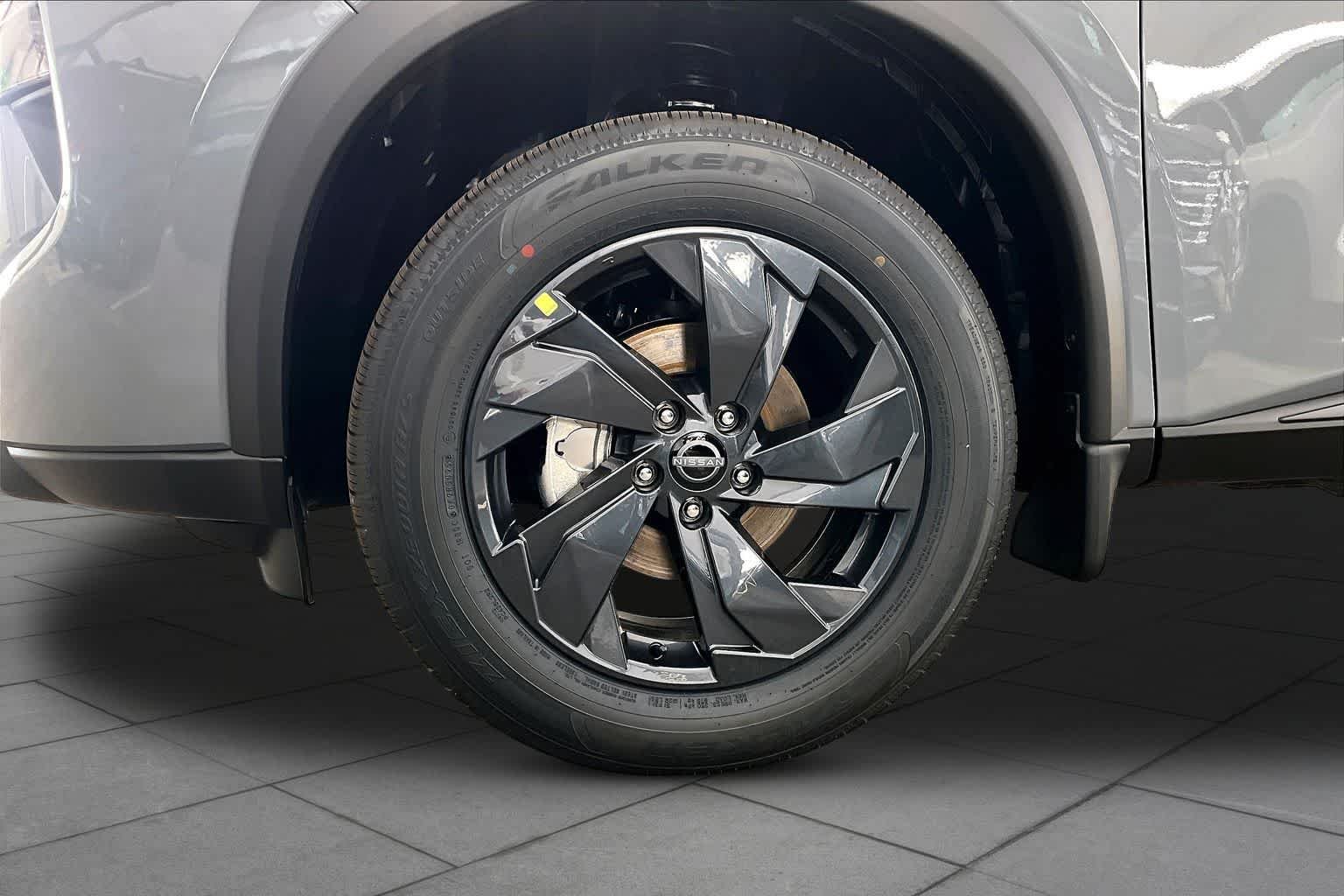 New 2026 Boulder Gray Pearl Nissan SV image 9