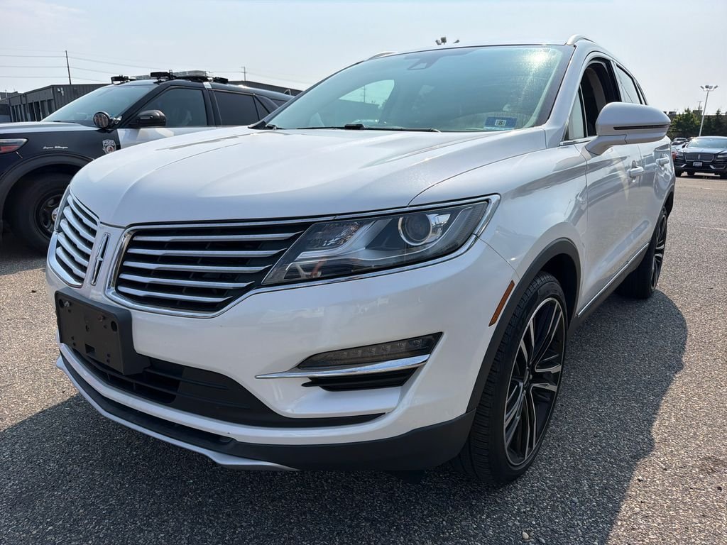 Used 2018 White Platinum Clearcoat Metallic Lincoln Reserve image 4