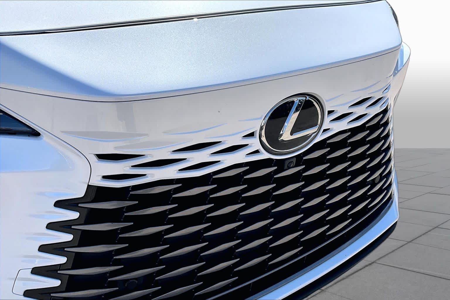 Used 2025 Eminent White Pearl Lexus Premium image 30