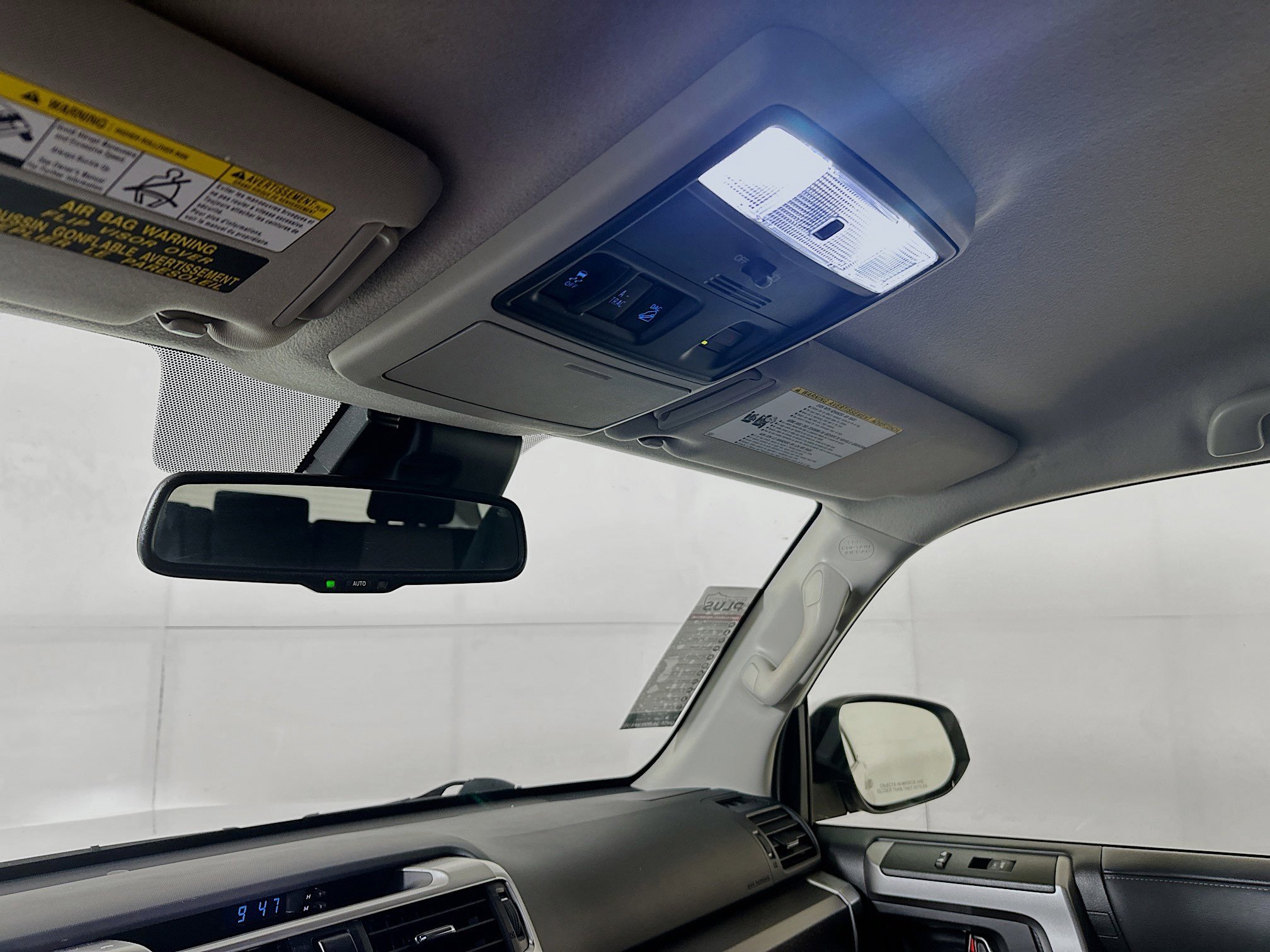 Used 2022 White Toyota SR5 image 18