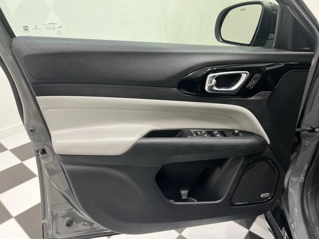 Used 2022 Sting Gray Clearcoat Jeep Limited image 22