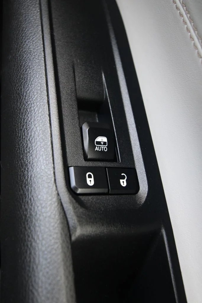 Used 2024 Silver Zynith Jeep Limited image 23