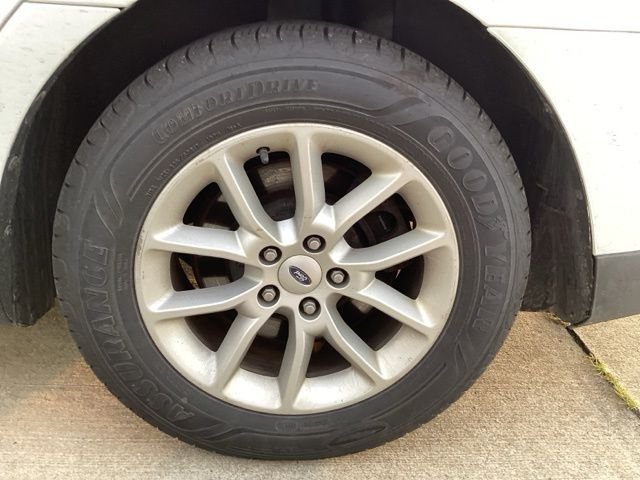 Used 2013 Oxford White Ford SE image 6