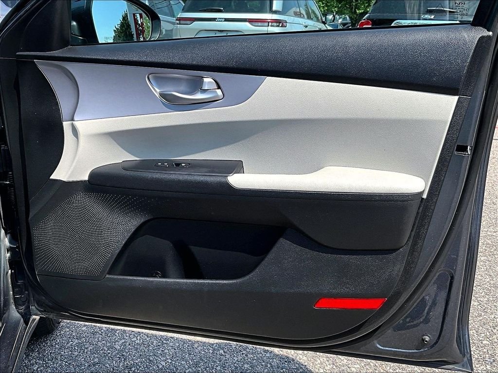 Used 2023 Gray Kia LXS image 12