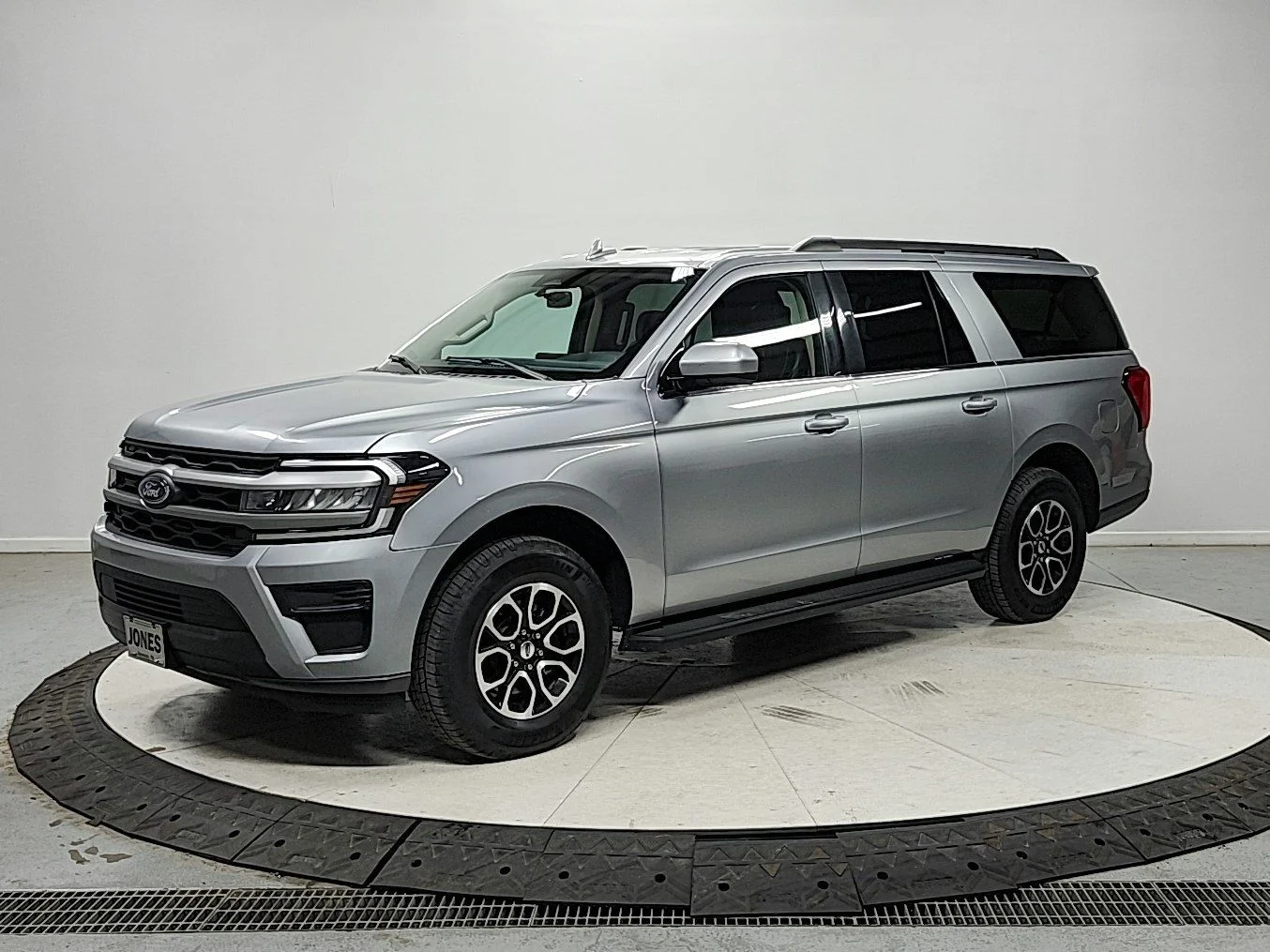 Used 2024 Silver Ford XLT image 3