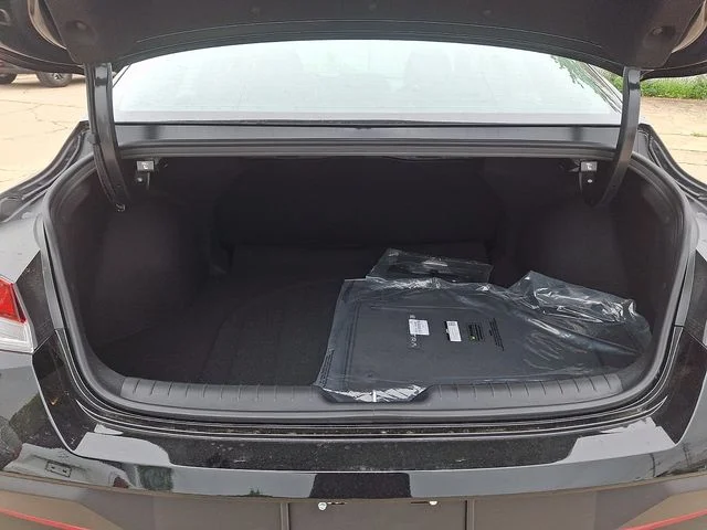 New 2026 Black Hyundai SE image 20