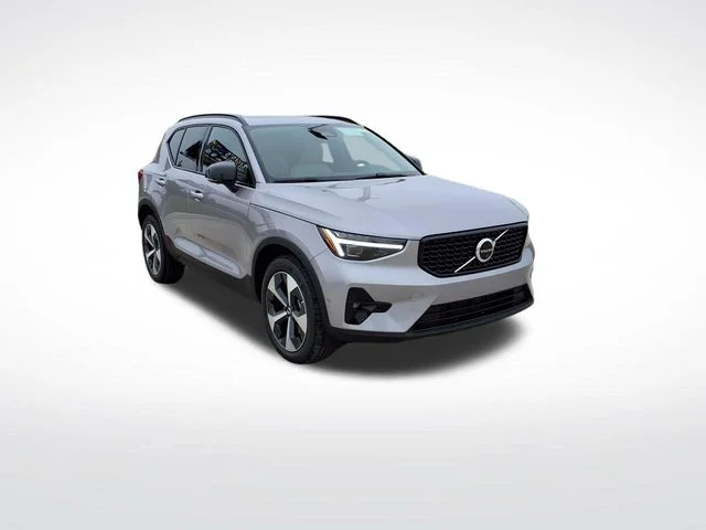 2026 Volvo XC40 B5 Plus Dark AWD's photo
