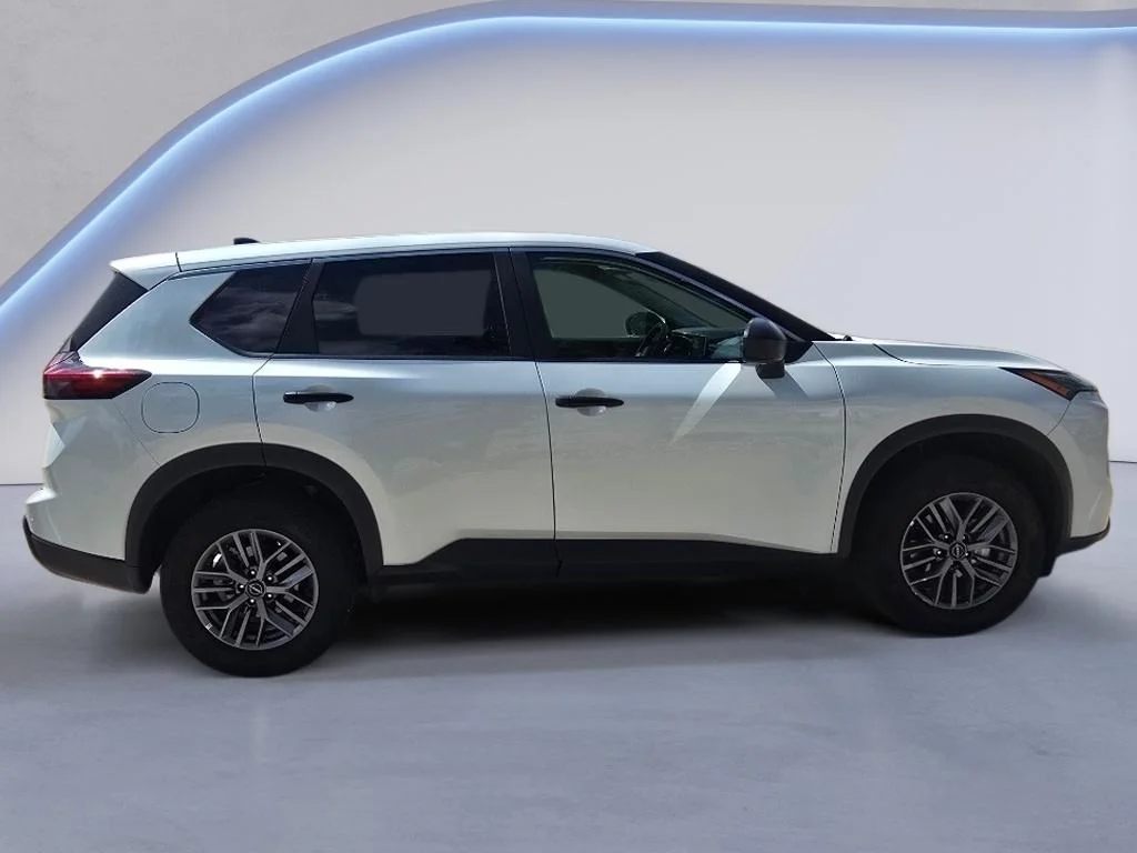 Used 2024 Everest White Pearl Nissan S image 7