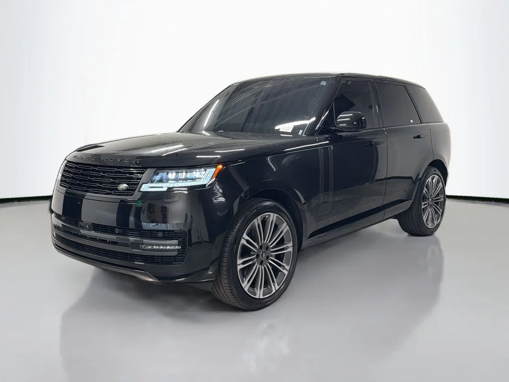 Used 2025  Land Rover SE image 1