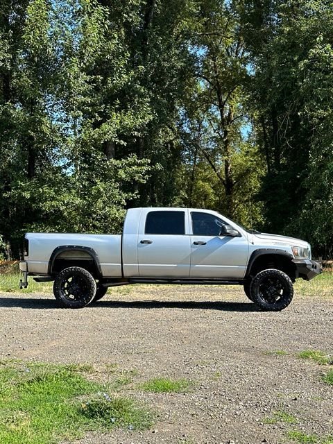 Used 2006 Bright Silver Metallic Dodge SLT image 10