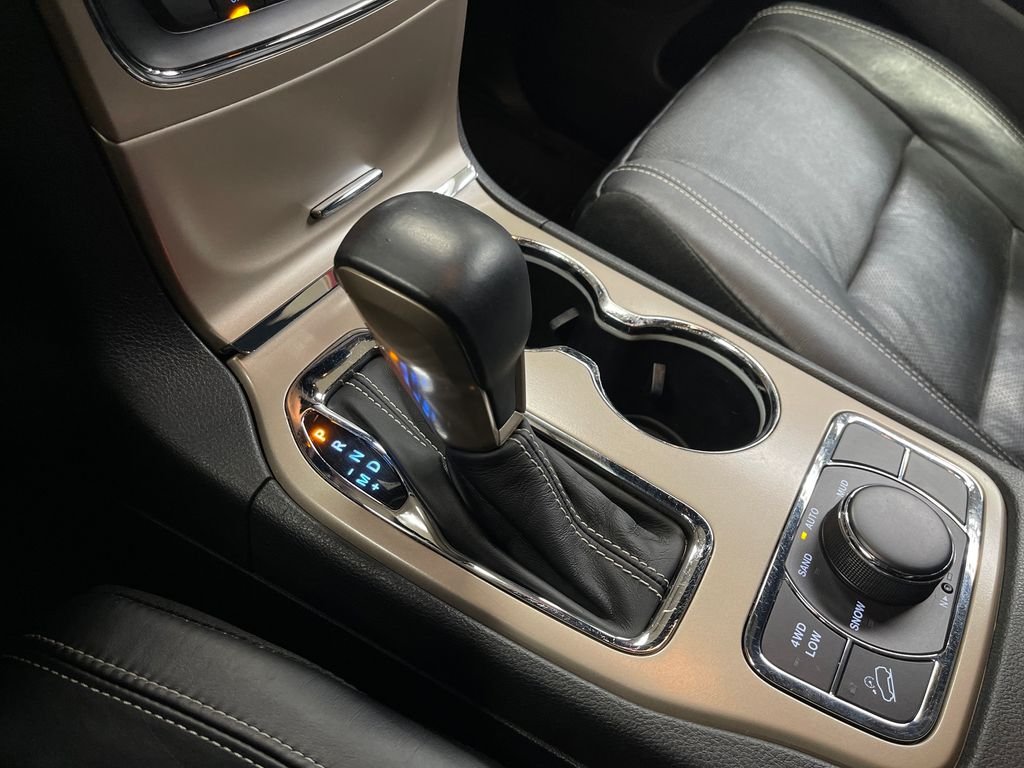 Used 2017 White Jeep Limited image 27