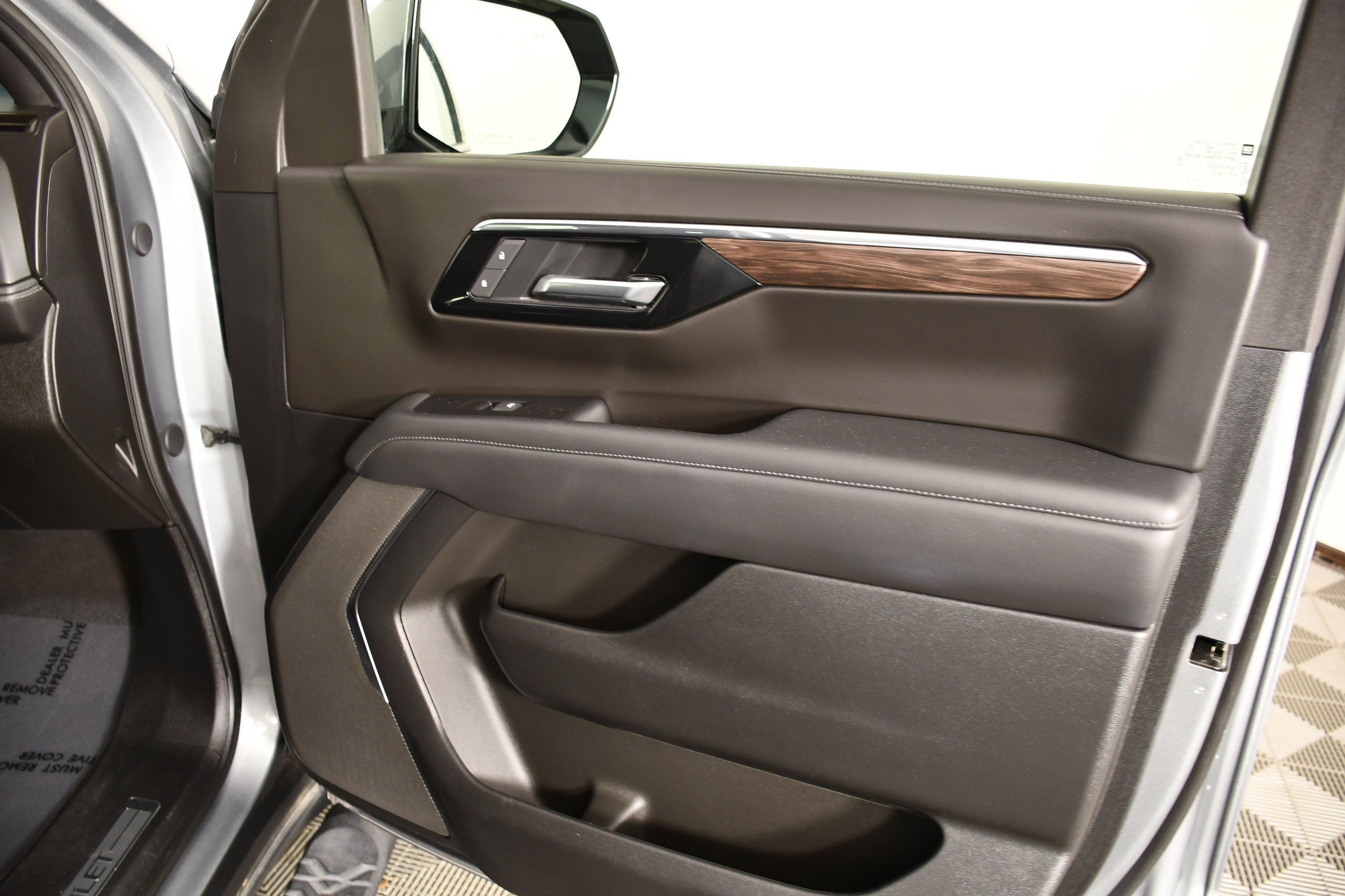 Used 2025 Sterling Gray Metallic Chevrolet Z71 image 43