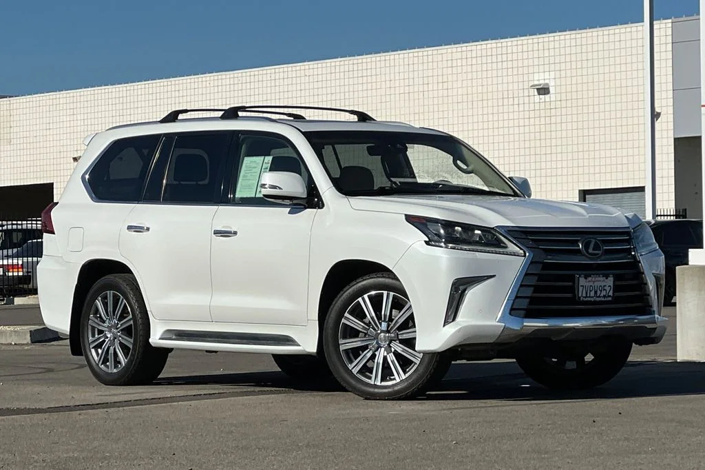Used 2017  Lexus 570 image 2