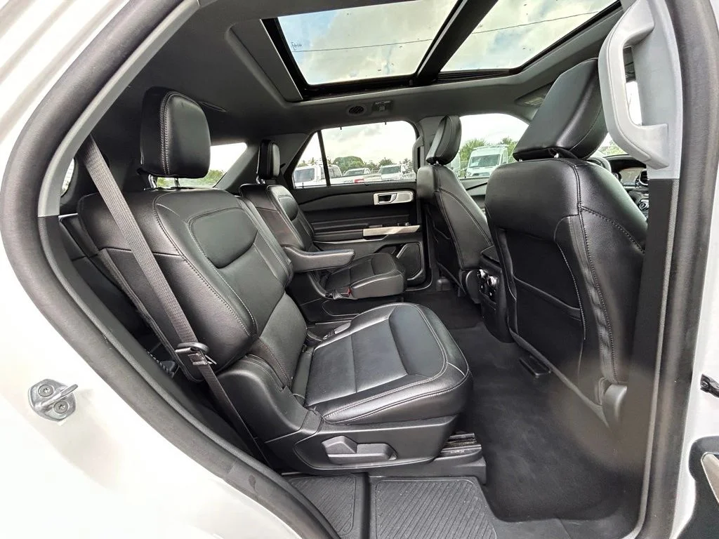 Used 2024 Star White Ford Limited image 30