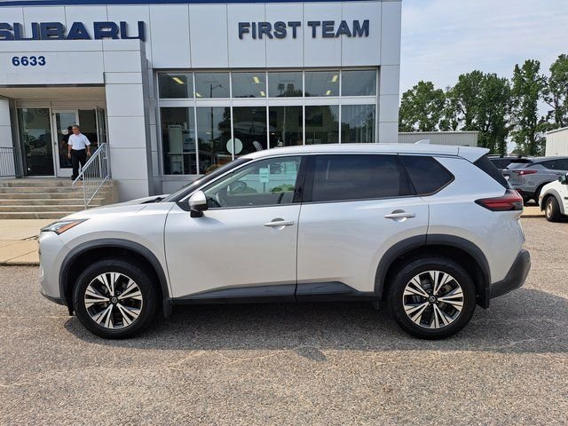 Used 2021 Silver Nissan SV image 3