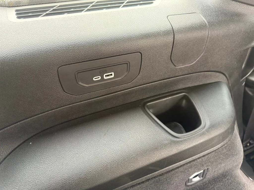 Used 2021 White/off-white Jeep Overland image 56