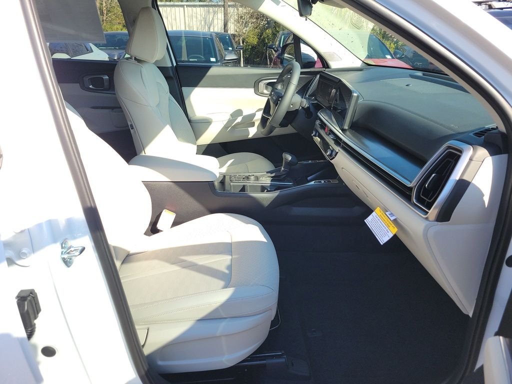 New 2026 White Kia S image 7