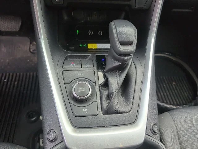 Used 2022 White Toyota XLE image 21