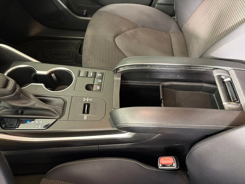 Used 2023 Black Toyota L image 31