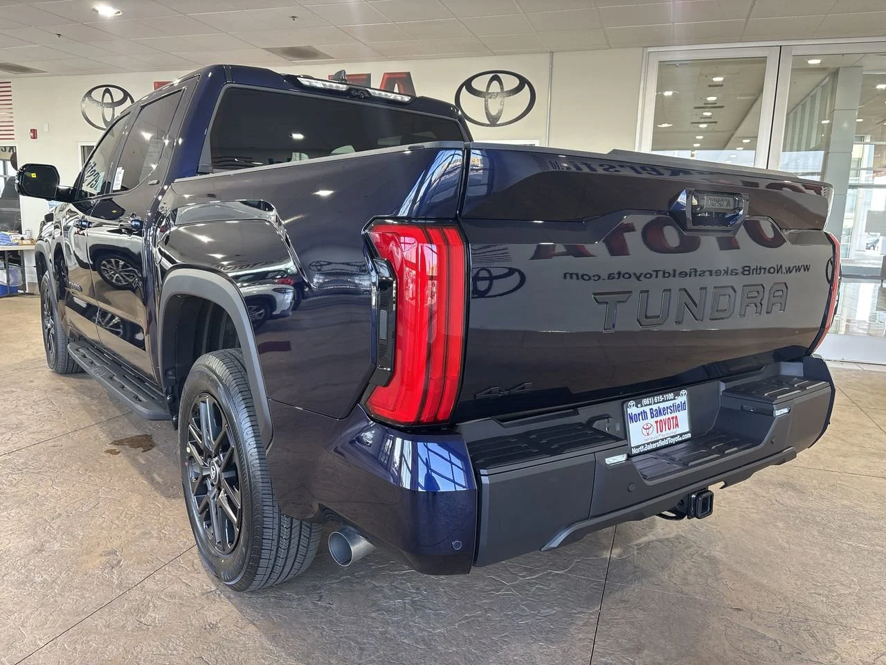 2025 Toyota Tundra Limited - Photo 8