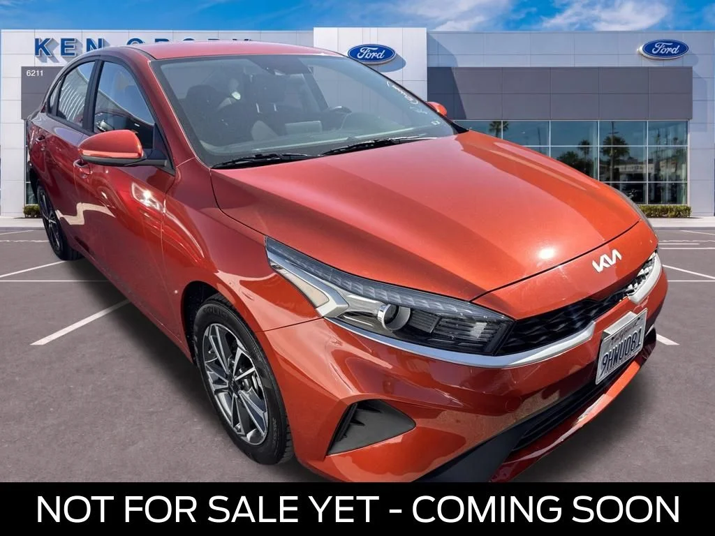 Used 2023 Red Kia LXS image 1